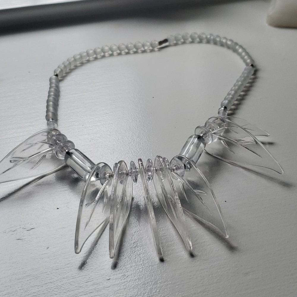 1950s Beautiful vintage leaf necklace